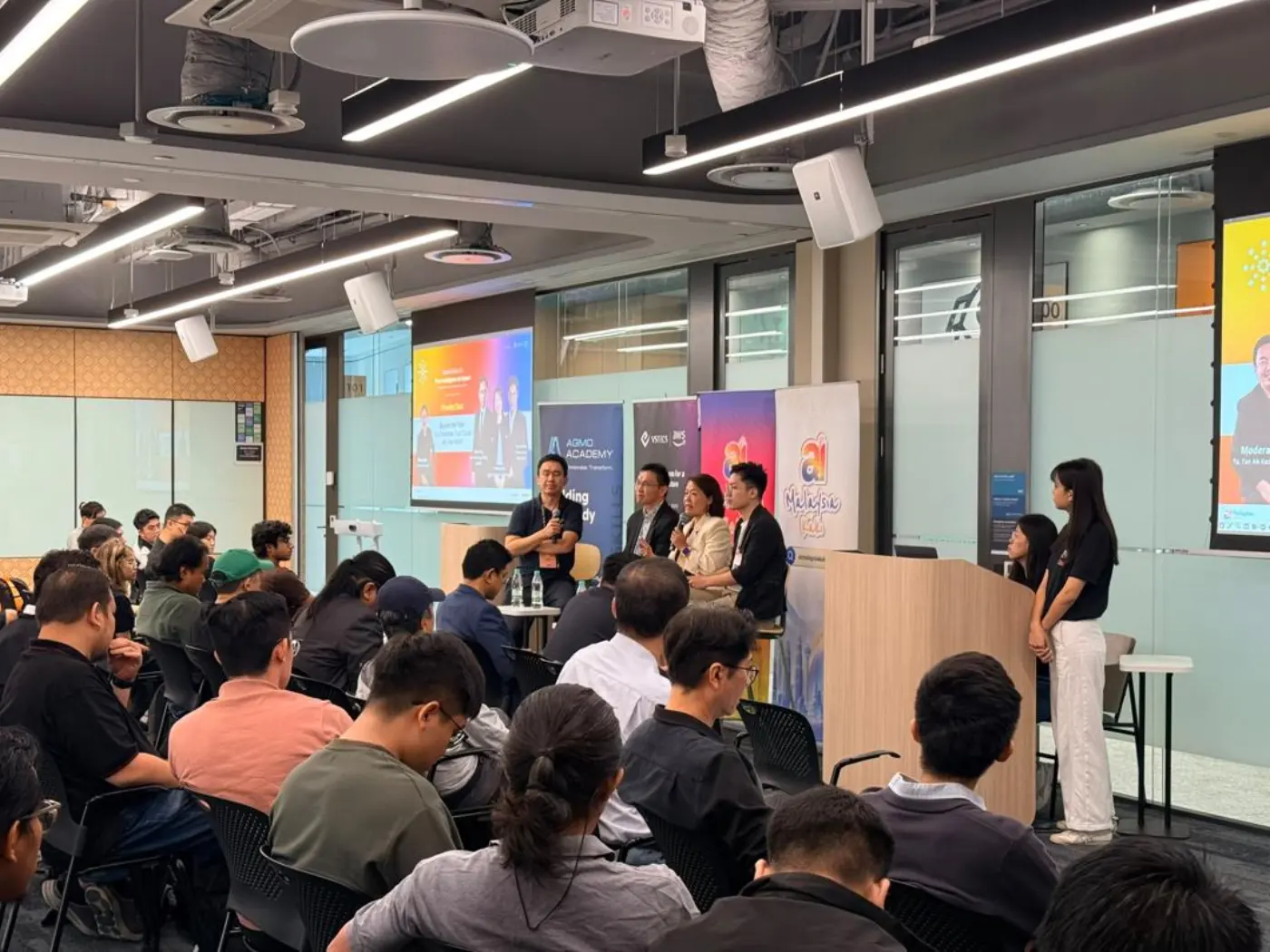 Audience at Claude AI Day 4.0