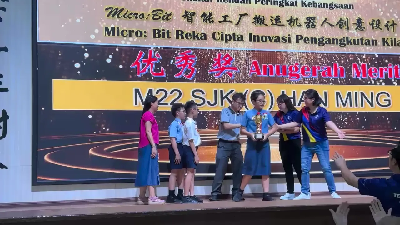 Stage at the Micro:bit factory-transport innovation competition with the SJKC Han Ming team