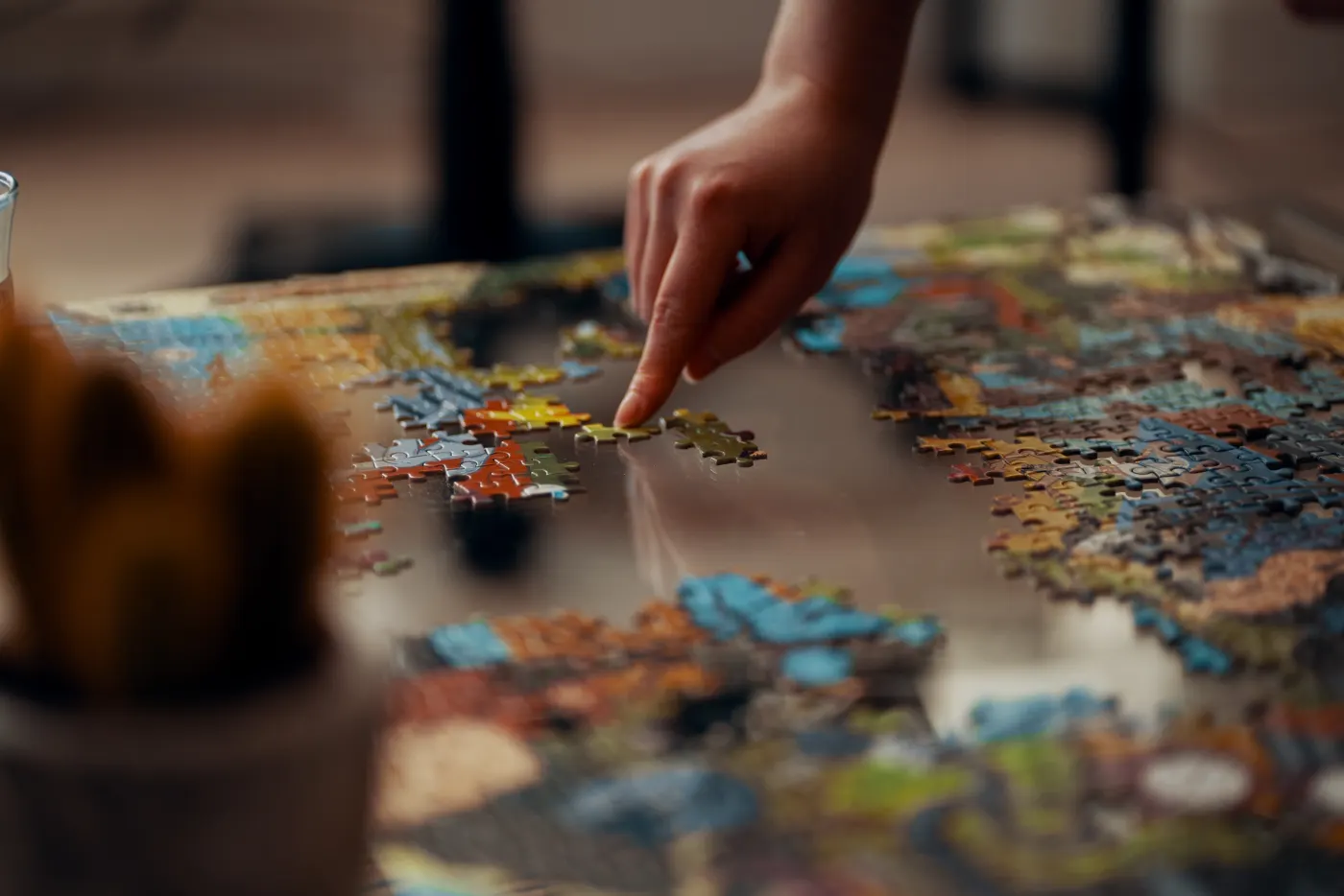Kids doing puzzle.