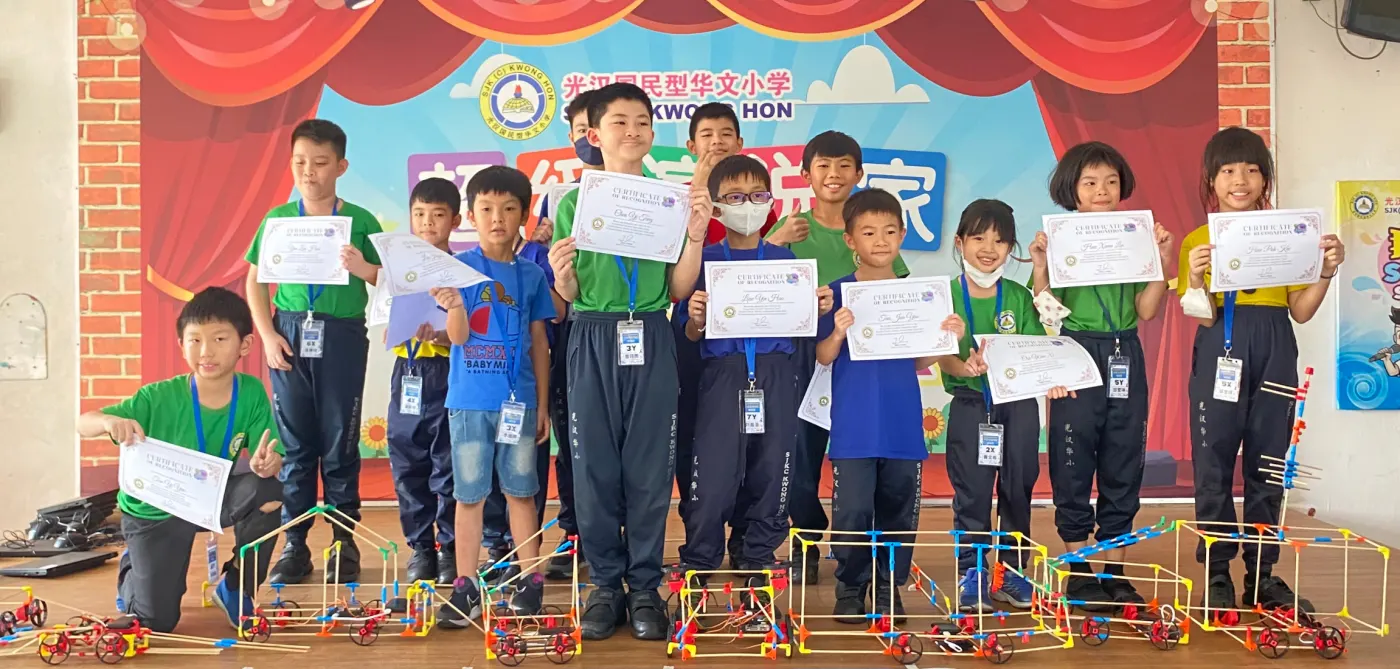 Group picture of kids from Agmo Junior.